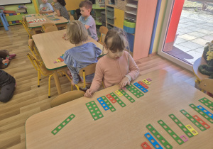Zabawy matematyczne z klockami Nemi.
