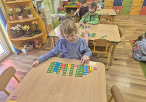 Zabawy matematyczne z klockami Nemi.