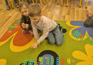 Zabawy matematyczne z klockami Nemi.