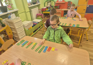 Zabawy matematyczne z klockami Nemi.