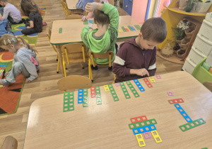 Zabawy matematyczne z klockami Nemi.