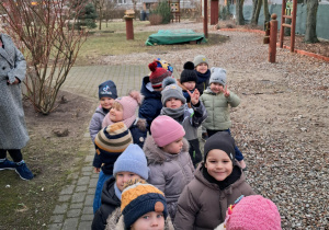 Spacer po przedszkolnym ogrodzie...