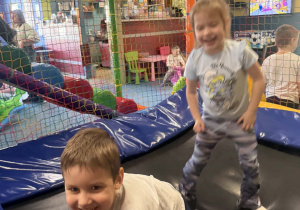 Wesołe zabawy Krecików