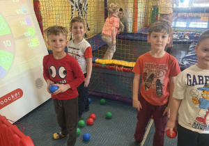 Wesołe zabawy Krecików