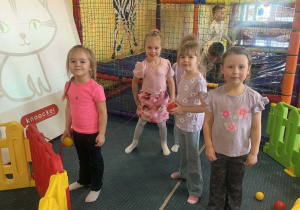 Wesołe zabawy Krecików