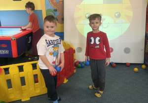 Wesołe zabawy Krecików