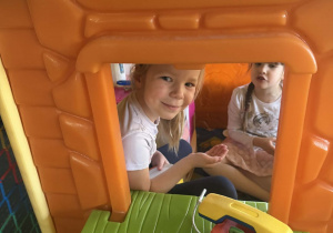 Wesołe zabawy Krecików