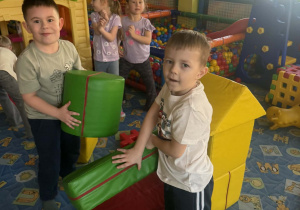 Wesołe zabawy Krecików