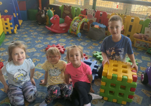 Wesołe zabawy Krecików