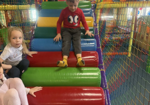 Wesołe zabawy Krecików