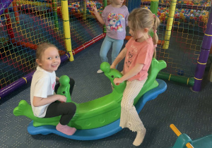 Wesołe zabawy Krecików