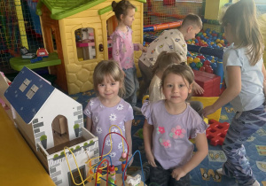 Wesołe zabawy Krecików