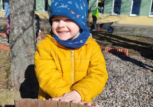 Tobiasz w ogrodzie Calineczki