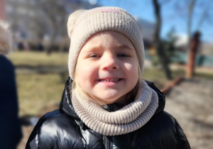 Hania w ogrodzie Calineczki