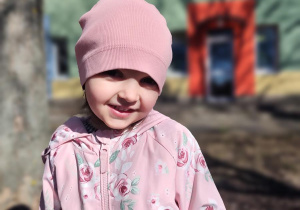 Anielka w ogrodzie Calineczki