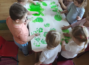 Wesoła łąka- grupowa prac plastyczna