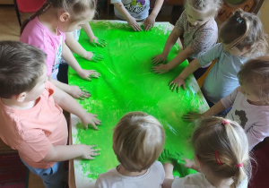 Wspólne malowanie łąki