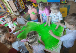 Wspólne malowanie łąki