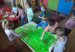 Wspólne malowanie łąki