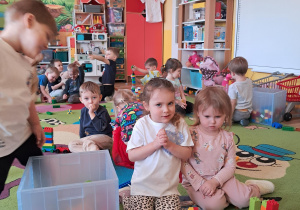 Ćwiczymy wycinanie nożyczkami...