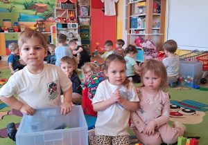 Ćwiczymy wycinanie nożyczkami...