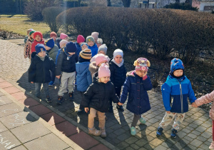 Spacer po przedszkolnym ogrodzie...
