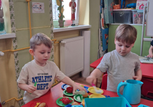 "Zabawy dowolne" w naszej sali...