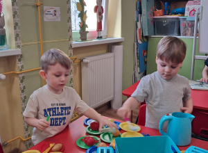 "Zabawy dowolne" w naszej sali...