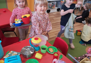 "Zabawy dowolne" w naszej sali...