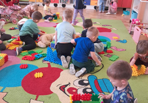 "Zabawy dowolne" w naszej sali...