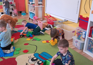 "Zabawy dowolne" w naszej sali...