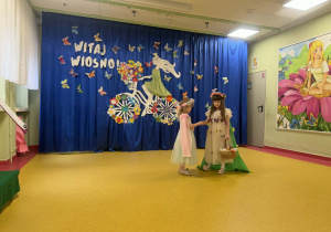 Julia wita Panią Wiosnę