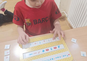 Układanie wyrazów wg. kodu.