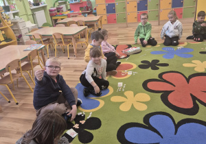 Liczymy pieniądze-zabawy matematyczne.