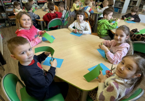 Pszczółki w bibliotece