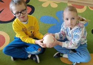 Wielkanocne zabawy z jajkiem w naszej grupie