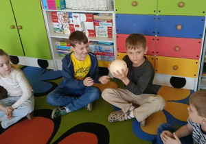 Wielkanocne zabawy z jajkiem w naszej grupie