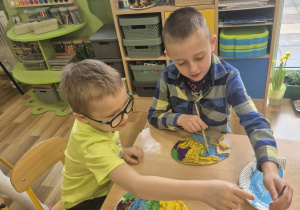 Sensoryczne pisanki.