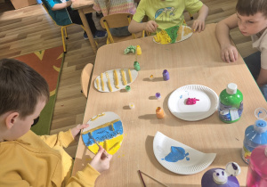 Sensoryczne pisanki.