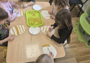 Sensoryczne pisanki.