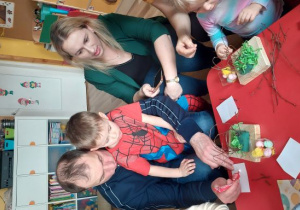 Józio z mamą i tatą.