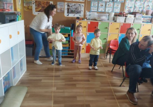 "Wyścigi zajączków".