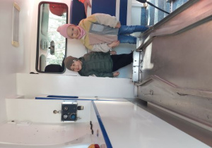 Pola K. i Mateusz w ambulansie.