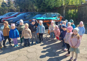 "Elfy" przy noszach.