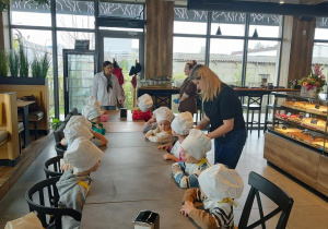 Dzieci na zajęciach Od ziarenka do bochenka