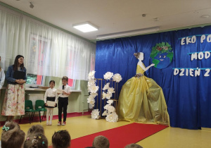Rozpoczęcie pokazu mody ekologicznej