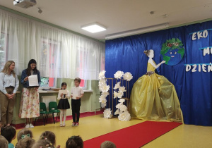 Rozpoczęcie pokazu mody ekologicznej