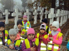 Wyjście na Cmentarz w ramach akcji MEN "Szkoła pamięta"