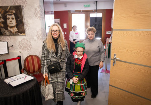 Nasza absolwentka, która uświetniła galę swoim występem.