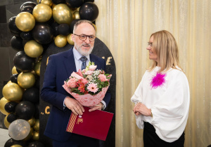 Pani Dyrektor Anna z zaproszonymi gośćmi.